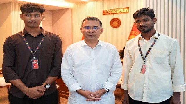 শিক্ষার্থী সাজ্জাদুলের উদ্ভাবিত পরিবেশবান্ধব পণ্য পরিদর্শন করলেন প্রধানমন্ত্রী